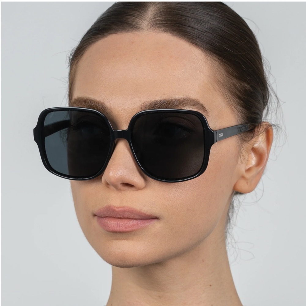 Otra Annie in black
Brand new